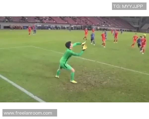 足球明星穿戴袜套的时尚瞬间展现运动与风格的完美结合